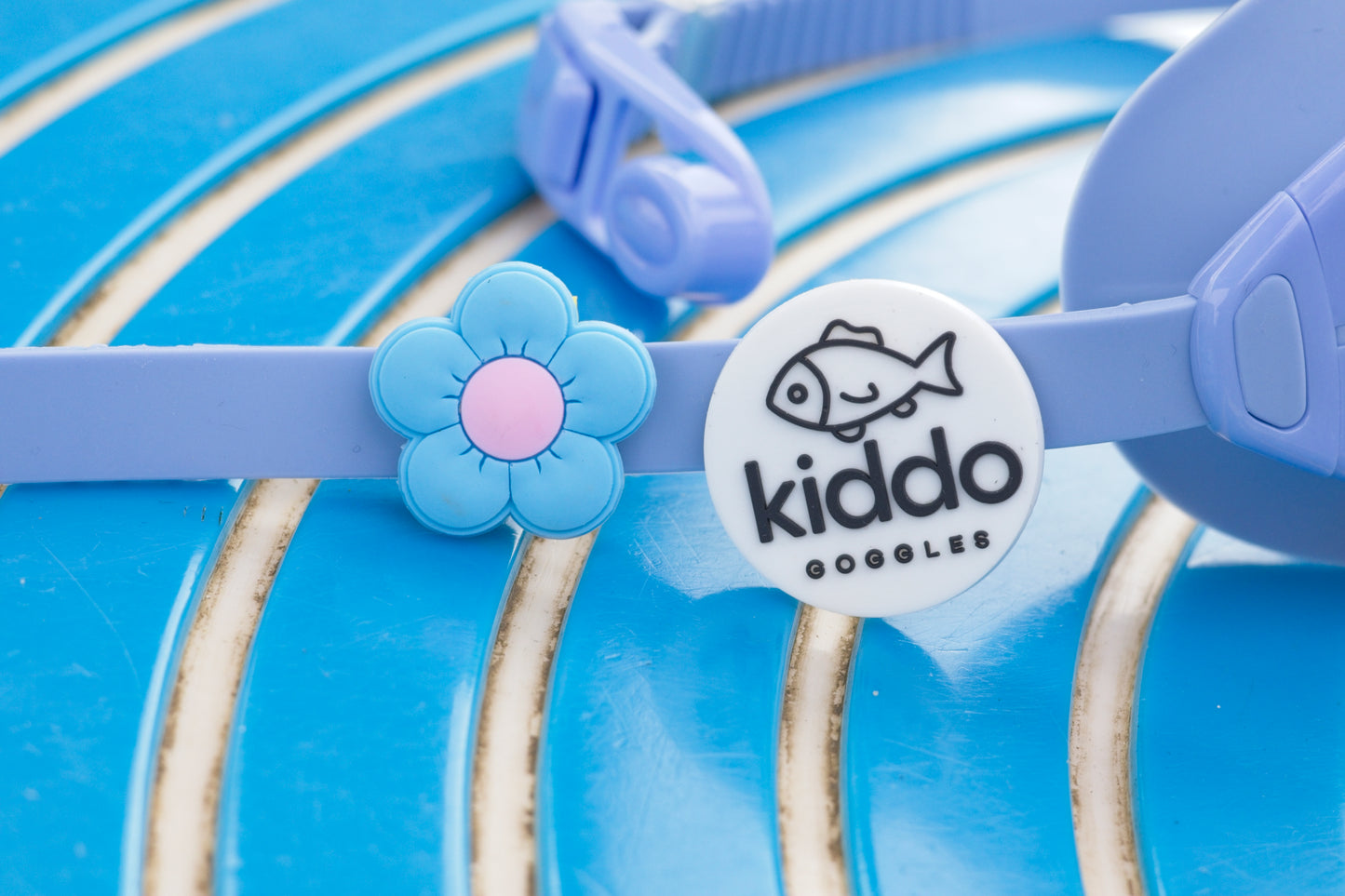 Goggle Togglez- Blue Daisy